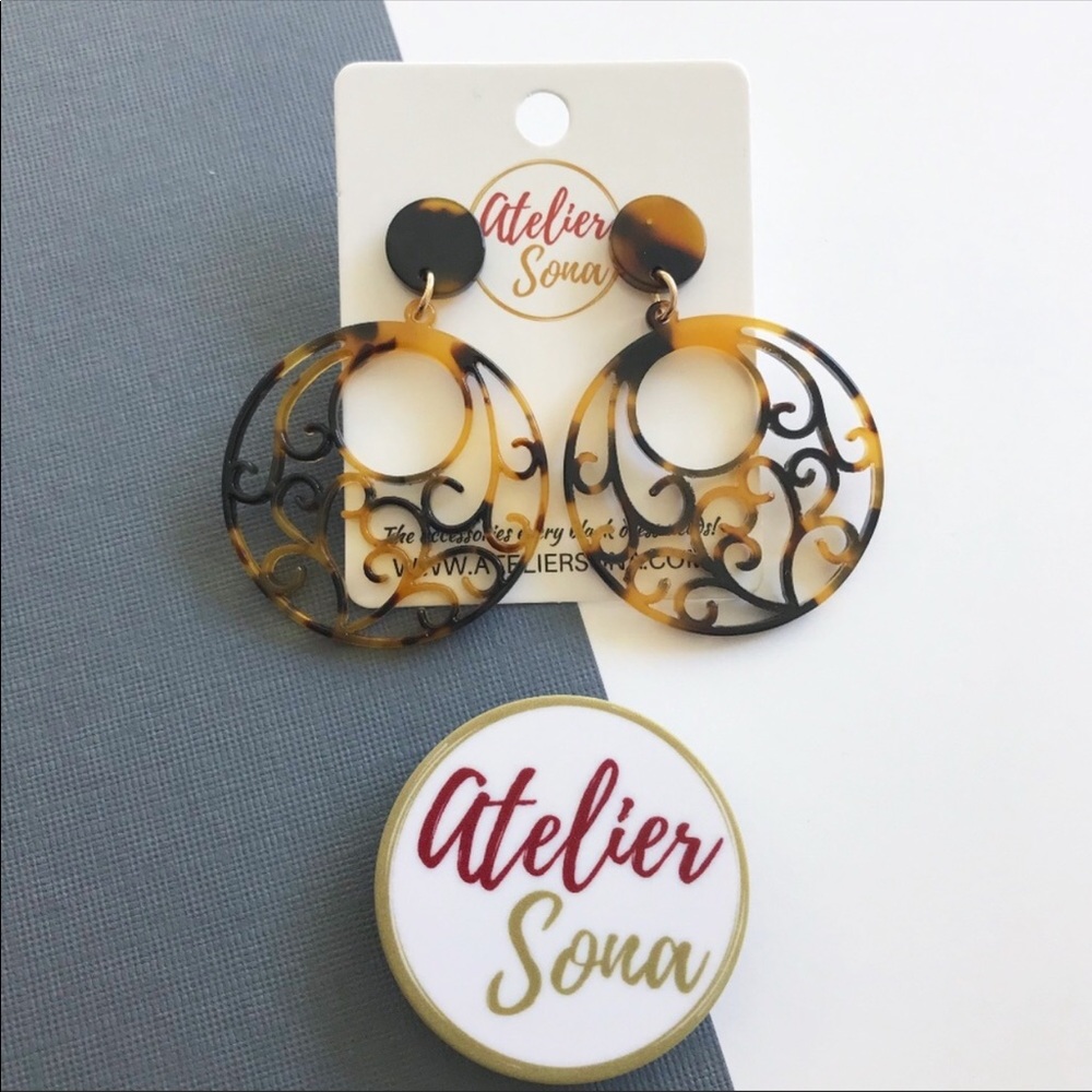 NWT acrylic fashion earrings